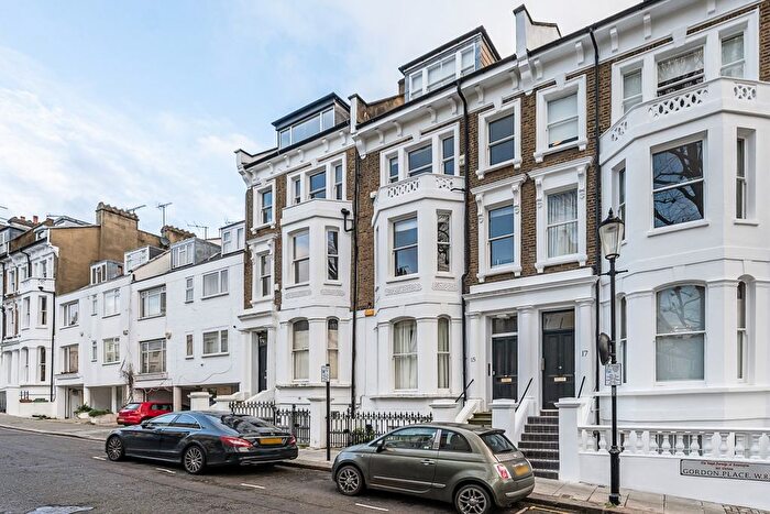 1 Bedroom Flat To Rent In Gordon Place, London, W8