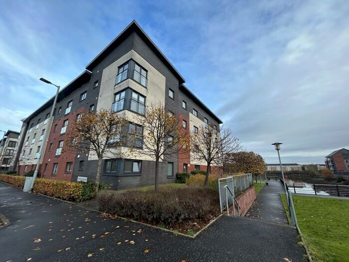 3 Bedroom Flat To Rent In Cardon Square, Renfrew, PA4