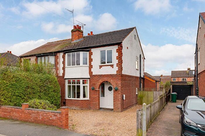 3 Bedroom Semi Detached House For Sale In Shaftesbury Avenue, Vicars Cross, CH3