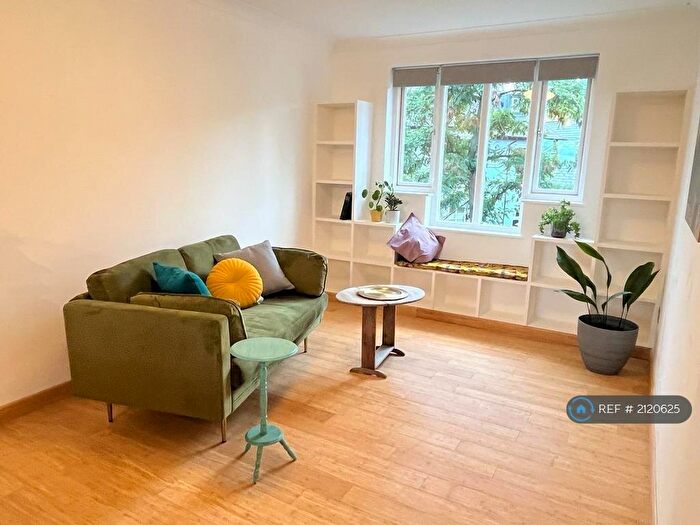 1 Bedroom Flat To Rent In Whidborne Close, London, SE8