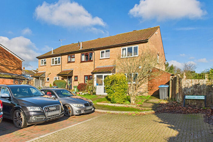 4 Bedroom End Of Terrace House For Sale In Pemsel Court, Hemel Hempstead, HP3