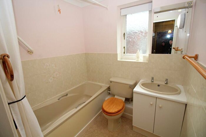 2 Bedroom Apartment To Rent In Queens Park View, Chester, Cheshire, CH4