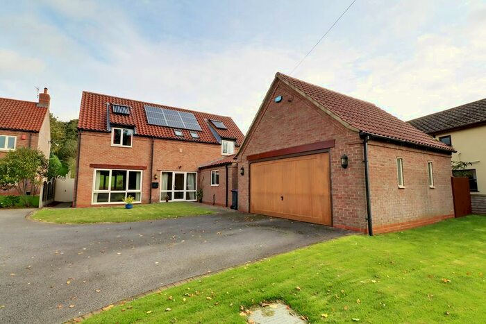 4 Bedroom Detached House For Sale In Brigg Road, Caistor, LN7