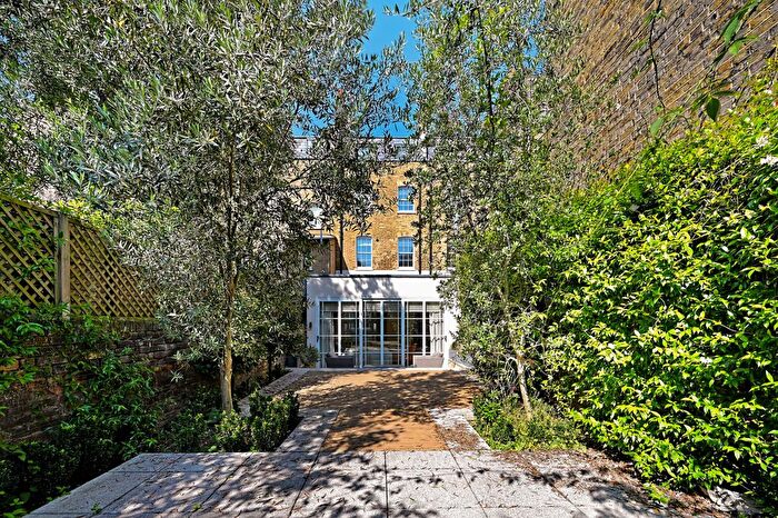 3 Bedroom Flat To Rent In Ebury Street, London, SW1W