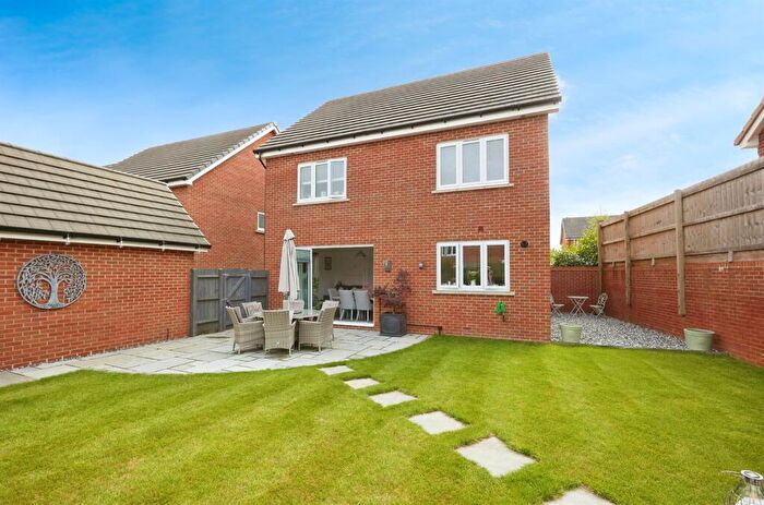 4 Bedroom Detached House For Sale In Mccudden Drive, Longhedge, Salisbury, SP4