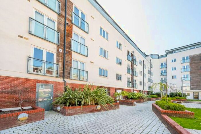 1 Bedroom Flat To Rent In Stane Grove, Clapham North, London, SW9