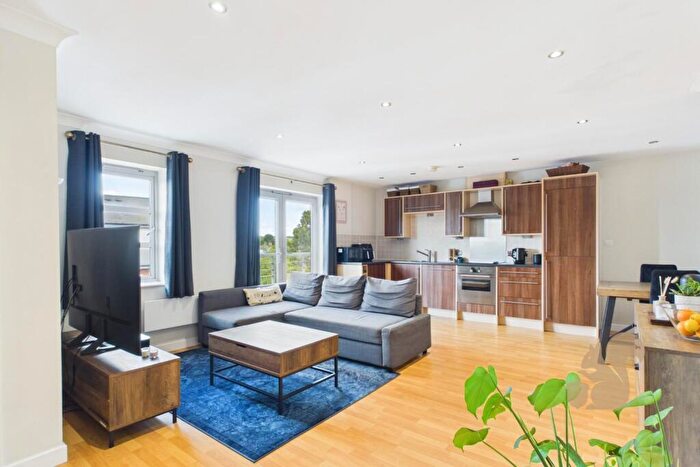2 Bedroom Flat For Sale In Rotary Way, Colchester, CO3