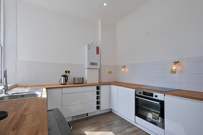 2 Bedroom Flat For Sale In Earls Avenue, Folkestone, CT20