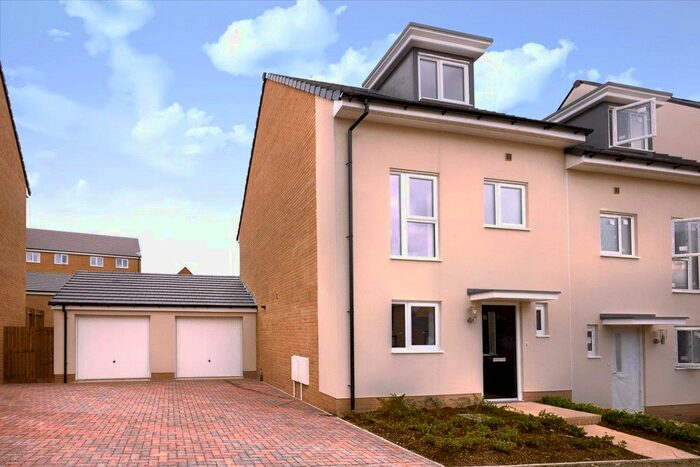 3 Bedroom Semi-Detached House To Rent In Acorn Drive, Emersons Green, Bristol, South Gloucestershire, BS16