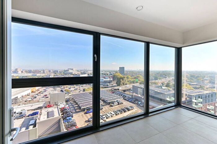 2 Bedroom Flat For Sale In Kew Bridge Rise, Kew Bridge, TW8