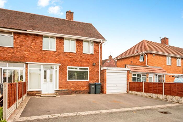3 Bedroom End Of Terrace House For Sale In Glenavon Road, Birmingham, B14