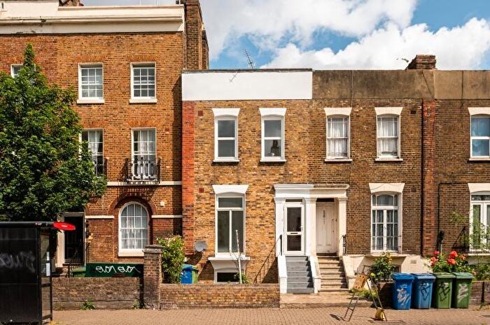 4 Bedroom Semi-Detached House For Sale In Queens Road, London, SE15