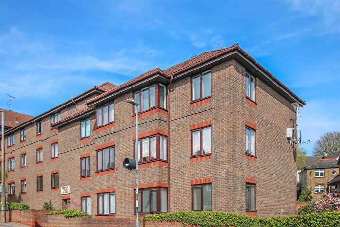 1 Bedroom Flat For Sale In Kings Road, Brentwood, CM14