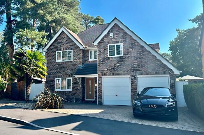 5 Bedroom Detached House For Sale In Hobbs Park, St Leonards, BH24