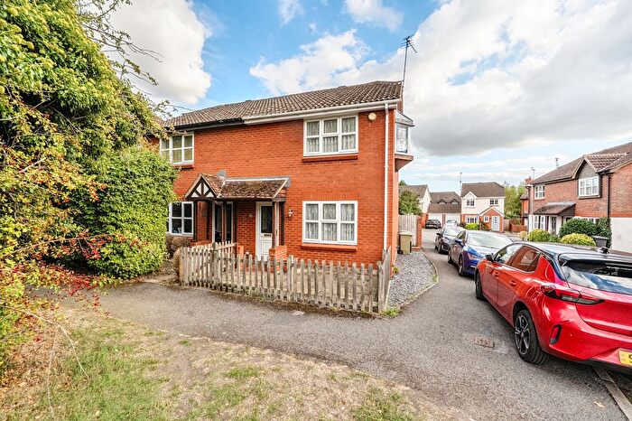 3 Bedroom Semi-Detached House For Sale In Meadow Close, Compton, Newbury, RG20
