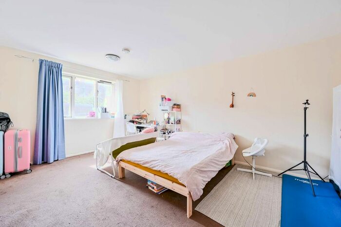 Studio To Rent In Ruston Road, Woolwich, London, SE18