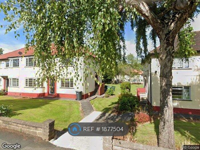 3 Bedroom Flat To Rent In Sandringham Gardens, Leeds, LS17