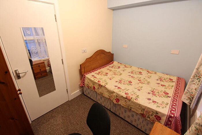3 Bedroom Flat To Rent In The Broadway, SO17