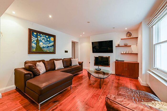 2 Bedroom Flat For Sale In Gloucester Mews, Bayswater, London, W2