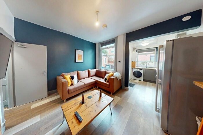 4 Bedroom Semi-Detached House To Rent In Cemetery Avenue, Sheffield, S11