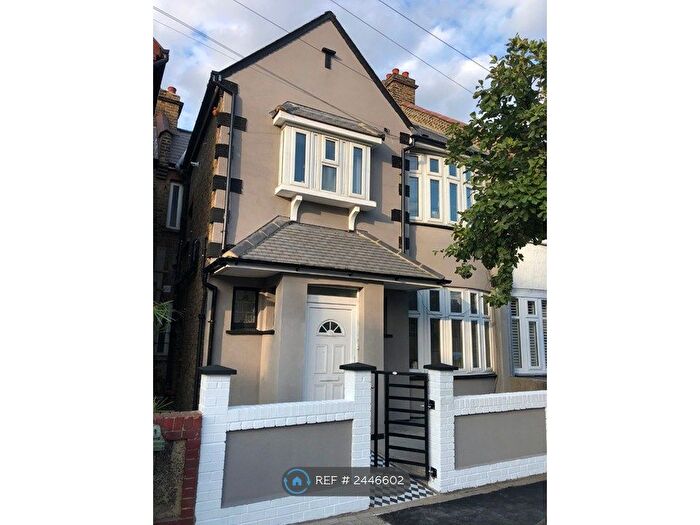 2 Bedroom Flat To Rent In Ground Floor, London, SW2