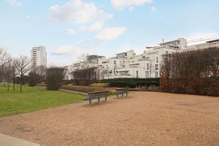 2 Bedroom Flat For Sale In Barrier Point Road, London, E16