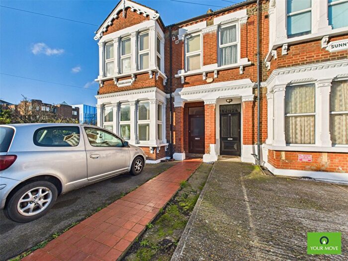 1 Bedroom Flat To Rent In Eastern Road, Romford, RM1