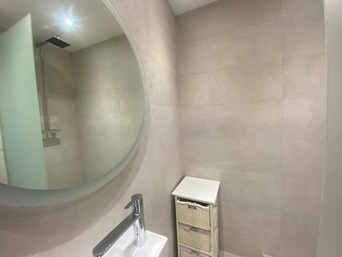 Flat To Rent In Domino Court, Bournemouth, BH1