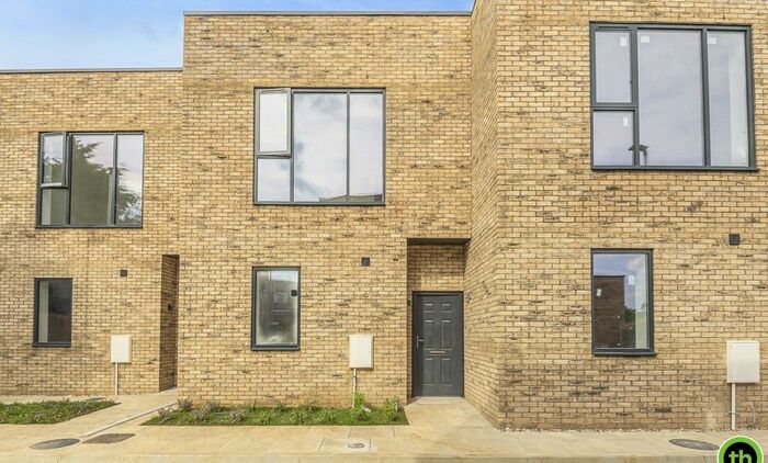 2 Bedroom Property To Rent In Beagle Close, London, NW7