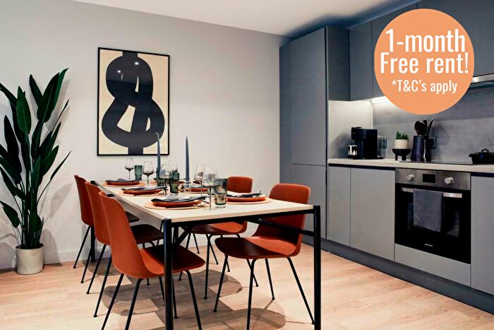 3 Bedroom Apartment To Rent In Solasta Riverside, Clyde Place, Glasgow, G5