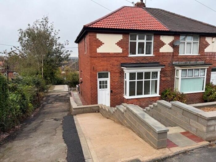 3 Bedroom Semi-Detached House To Rent In Toll Bar Road, Brecks, S65