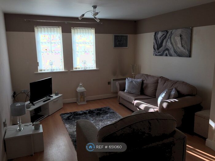 2 Bedroom Flat To Rent In Minton Court, Stoke-On-Trent, ST2