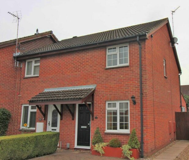 2 Bedroom End Of Terrace House To Rent In Meadow Close, Aylesbury, HP20