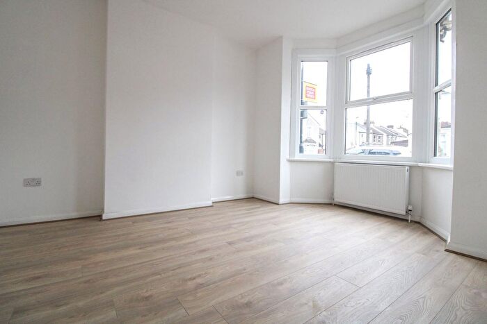 4 Bedroom Detached House To Rent In Dalmally Road, Croydon, CR0