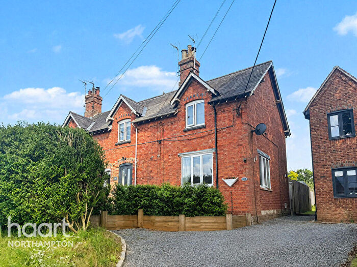 1 Bedroom Cottage For Sale In Church Street, Northampton, NN6