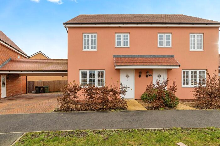3 Bedroom Semi Detached House For Sale In Swallow Drive, Wymondham, NR18