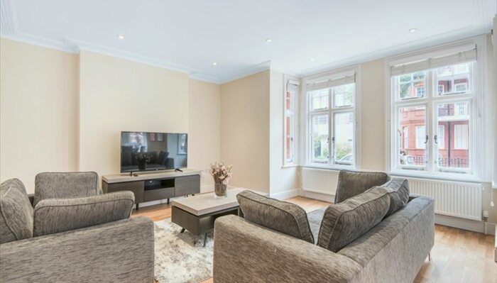 3 Bedroom Flat To Rent In Hamlet Gardens, London, W6