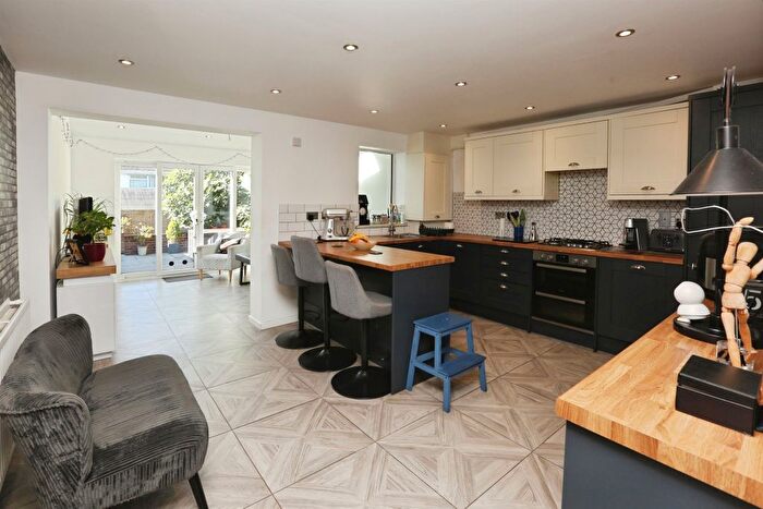 4 Bedroom Property For Sale In Seymour Close, Chandler's Ford, Eastleigh, SO53