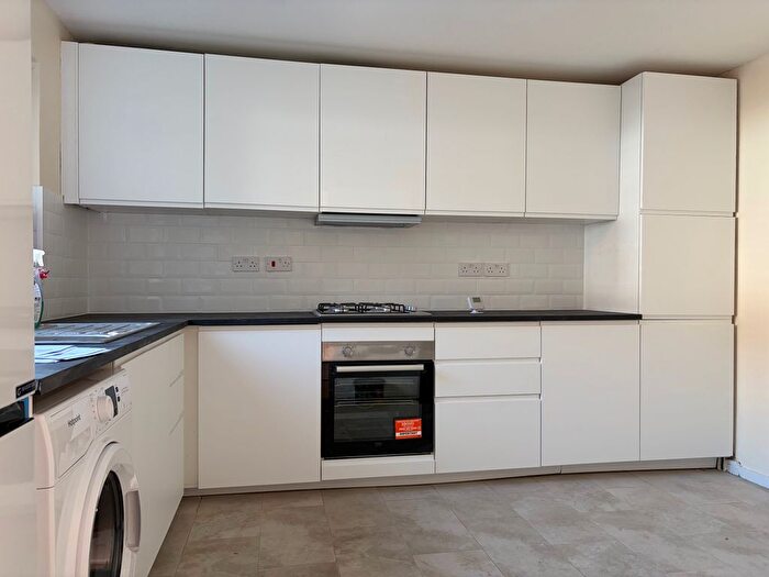 4 Bedroom Terraced House To Rent In Bracknell Close, Wood Green, N22