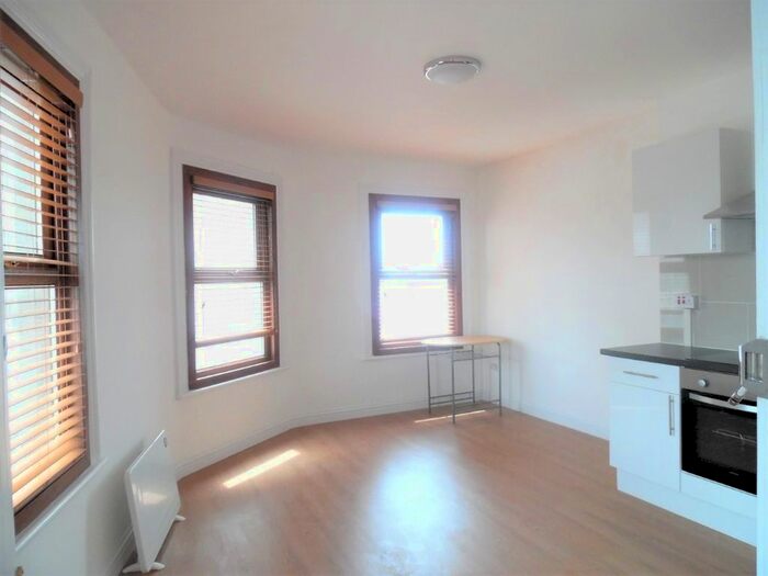 1 Bedroom Flat To Rent In High Street, Hounslow, TW3