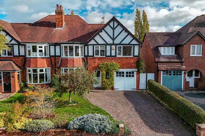 4 Bedroom Semi Detached House For Sale In Thornby Avenue, Solihull, B91
