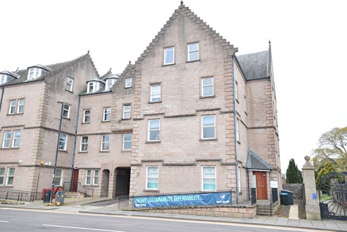 2 Bedroom Flat To Rent In Tay Street, Perth, Perthshire, PH2