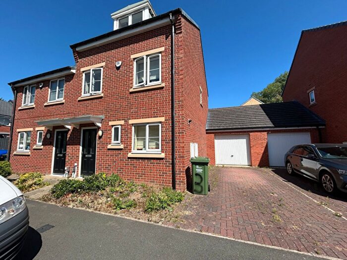 3 Bedroom Town House For Sale In Kingfisher Avenue, Stockton-On-Tees, TS20