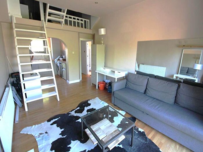 Studio To Rent In Fox Lane, N13