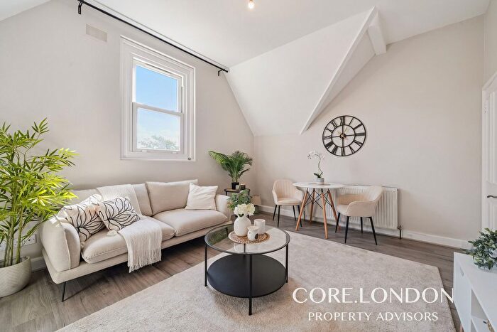 1 Bedroom Flat For Sale In Grange Park, London, W5
