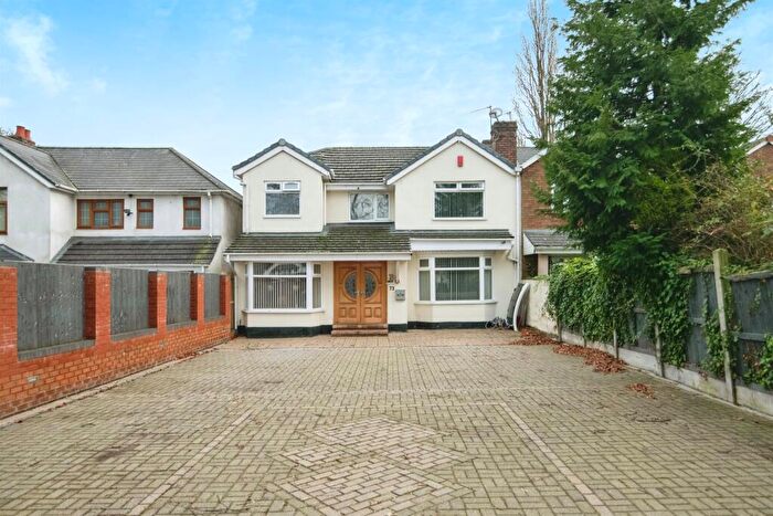 4 Bedroom Semi Detached House For Sale In Bustleholme Lane, West Bromwich, B71