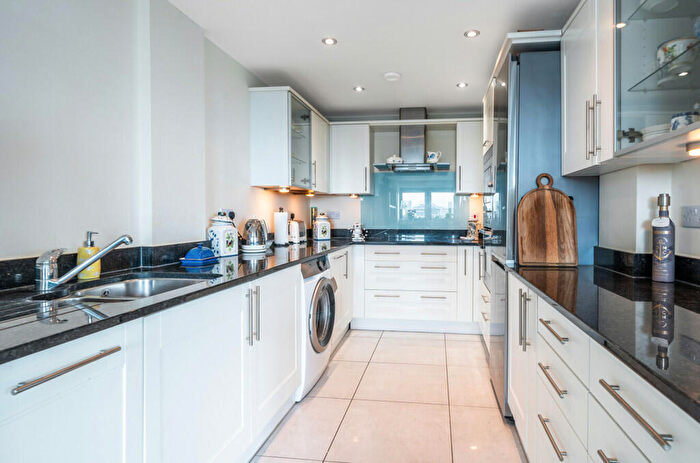 2 Bedroom Apartment For Sale In The Esplanade, Bognor Regis, West Sussex, PO21