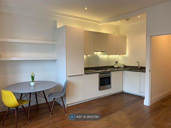 2 Bedroom Flat To Rent In Battersea Rise, London, SW11