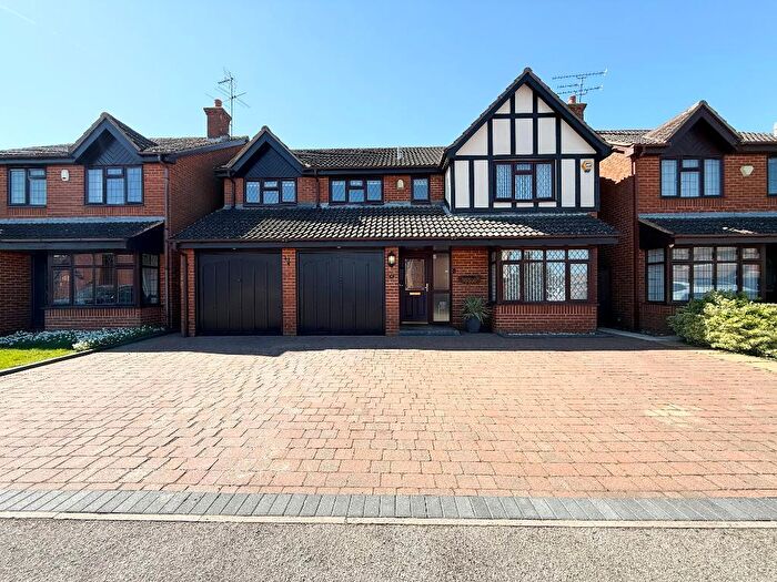 5 Bedroom Detached House For Sale In Rowington Close, Wigmore, Luton, Bedfordshire, LU2