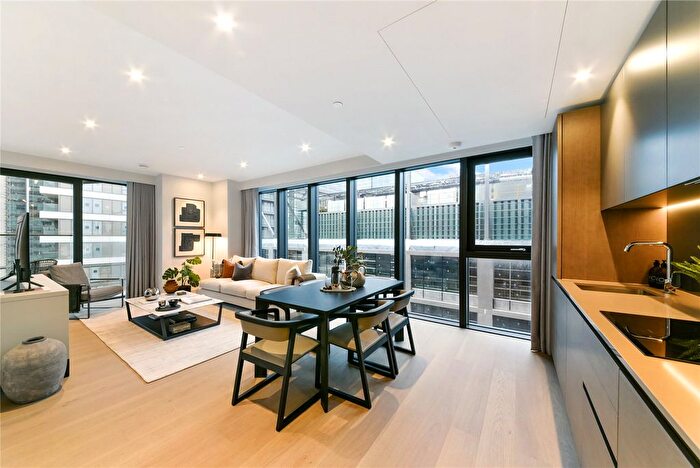 2 Bedroom Flat To Rent In George Street, London, E14